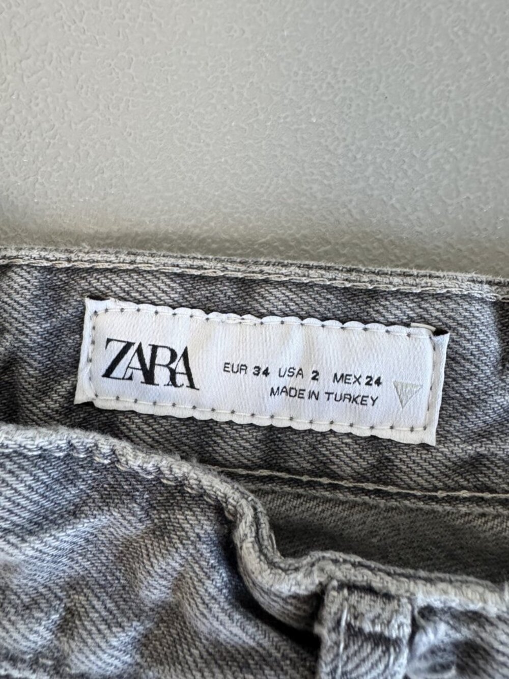 Zara Grey Wash Straight Leg Mid Rise Jeans Size US 2 / EU 34 - Picture 3 of 7